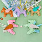 Cinq charms cheval ailé aux coloris pastel